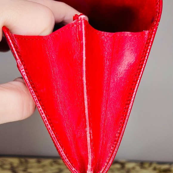 Louis Vuitton Red Epi Sarah Wallet - Picture 4 of 10
